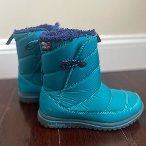 Kids winter boots size 1